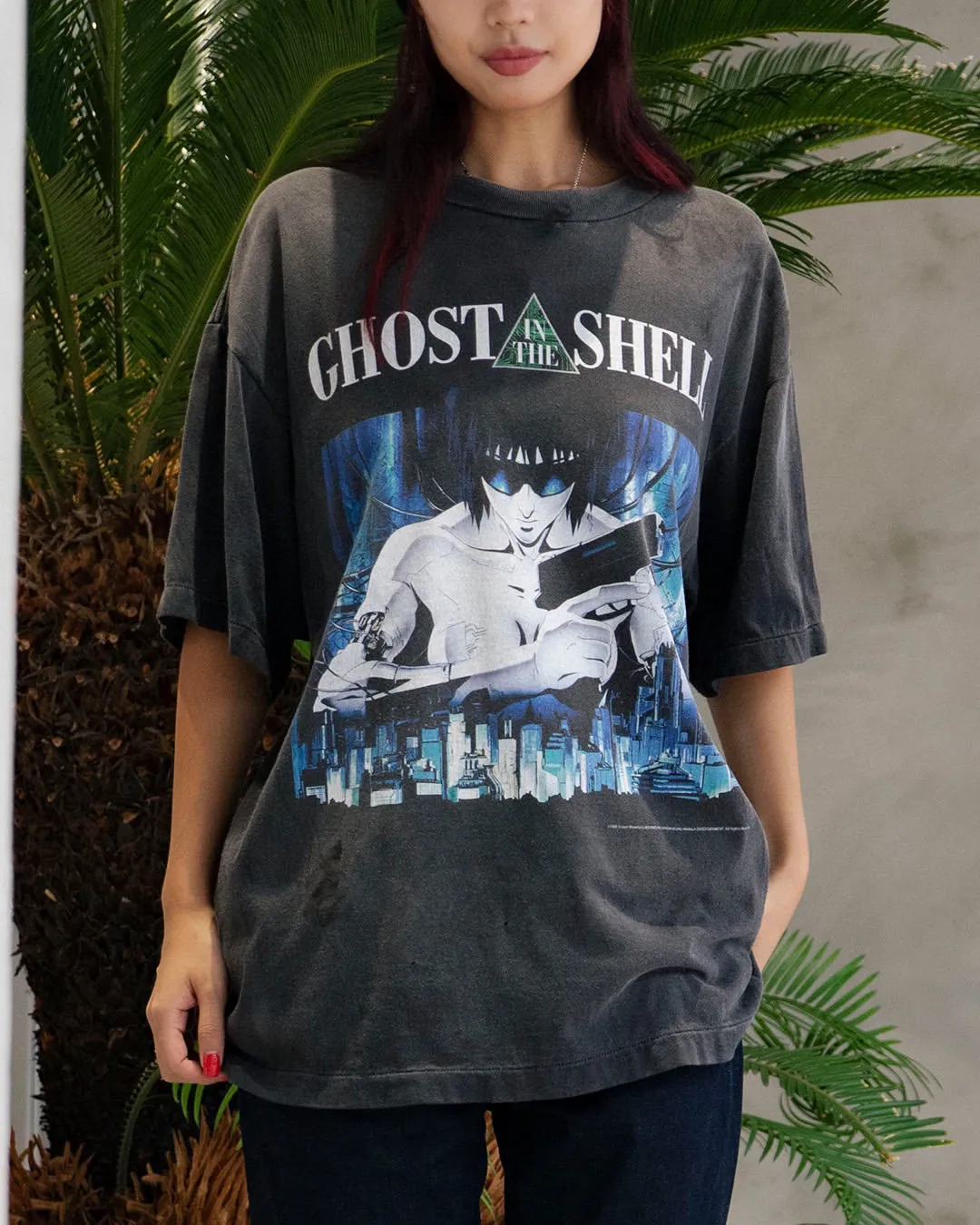 GHOST IN THE SHELL x SAINT Mxxxxxx SS TEE/BLK Classic big IP Ghost in the Shell co-branded model Sunglasses Motoko/Motoko character TEE Washed black S-XL Look for the cylindrical fabric without side seams. The opening is almost meaningless. Asut ready-made garments dyed. The whole piece is sprayed with Ma Liu. Re-spray heavy areas to fade. The collar and cuffs are frayed. Many places are broken. Oversized printing bits. Authentic level restored. Customized joint main mark/wash mark/with little angel anti-counterfeiting mark
